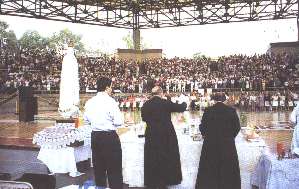 2.	Caracas (Venezuela) – 1994. február 17: Cönákulum a MPM híveivel „El Paraiso” Stadionban.
