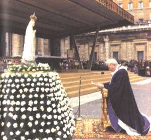 Vatikán -1984. március 25: II. János Pál Pápa a Világot Mária Szeplőtelen Szívének ajánlja