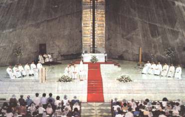 1.	TÓKIÓ (Japán) – Székesegyház, 1987. szeptember 11: Cönákulum a MPM Papjaival és Híveivel