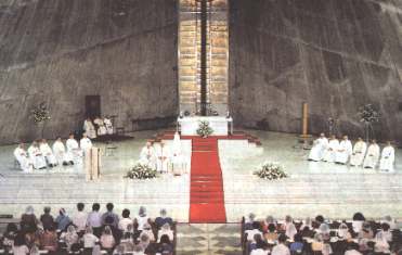 1.	TÓKIÓ (Japán) – Székesegyház, 1987. szeptember 11: Cönákulum a MPM Papjaival és Híveivel